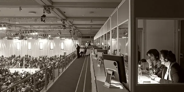 Dolmetschtechnik für internationale Events bei The Cue Group mieten