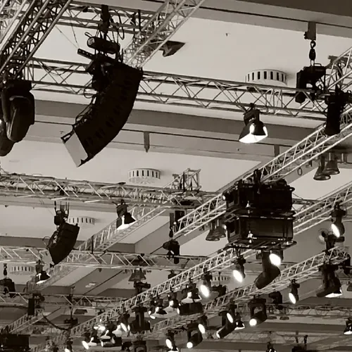 Rigging und Traversen für Events und Bühnenkonstruktionen