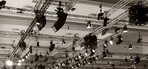 Rigging und Traversen für Events und Bühnenkonstruktionen