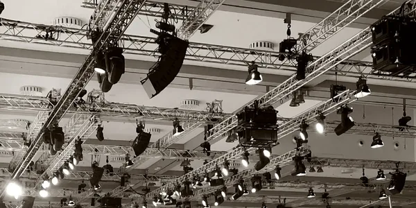 Rigging und Traversen für Events und Bühnenkonstruktionen